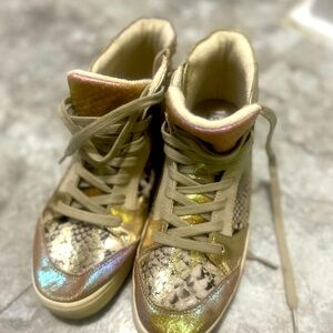 Stylish Women's Snake Print Sneakers
